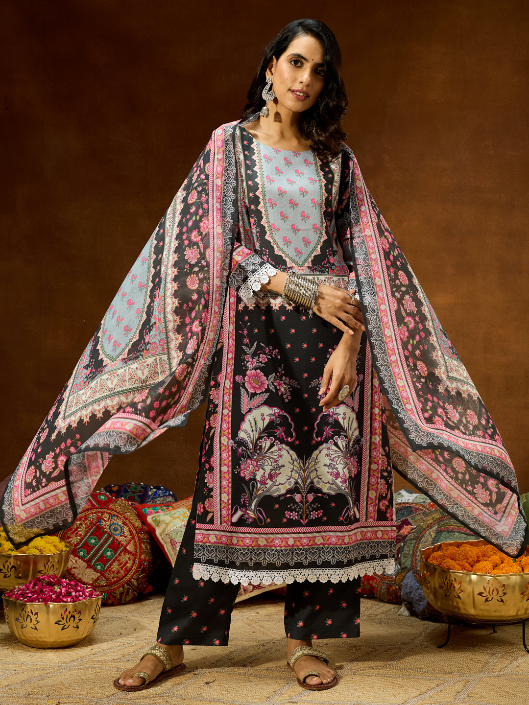 Ninnique Women's Black Cotton Blend Floral Printed Straight Kurta Set