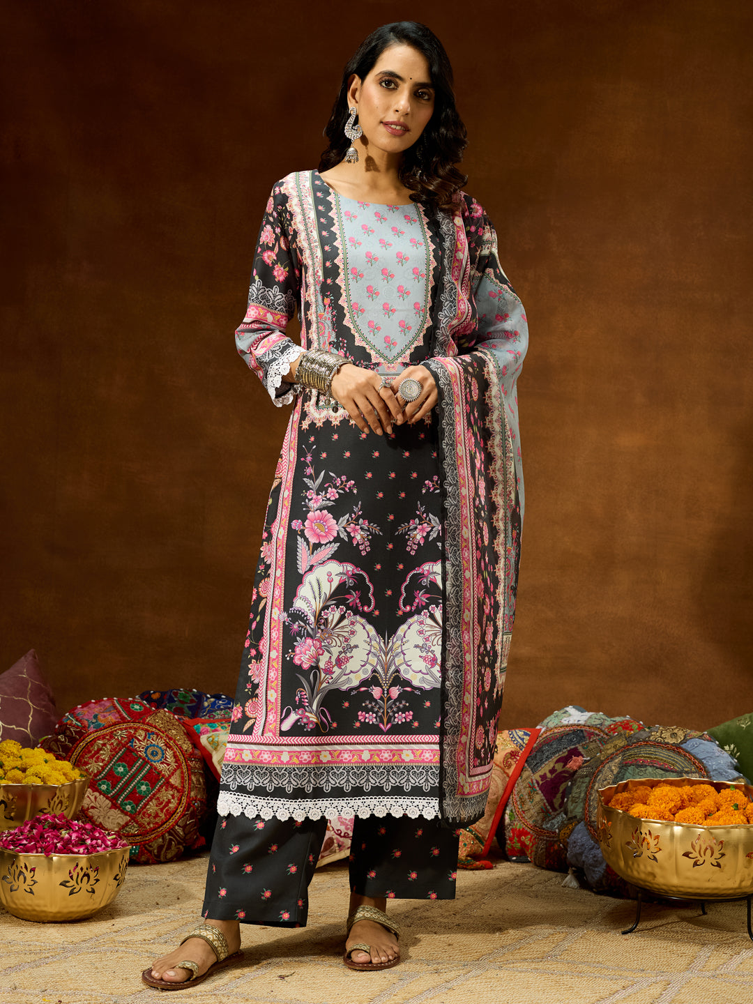 Ninnique Women's Black Cotton Blend Floral Printed Straight Kurta Set