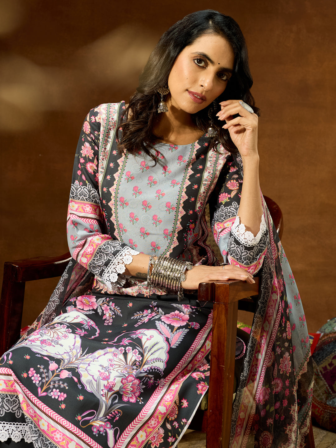 Ninnique Women's Black Cotton Blend Floral Printed Straight Kurta Set