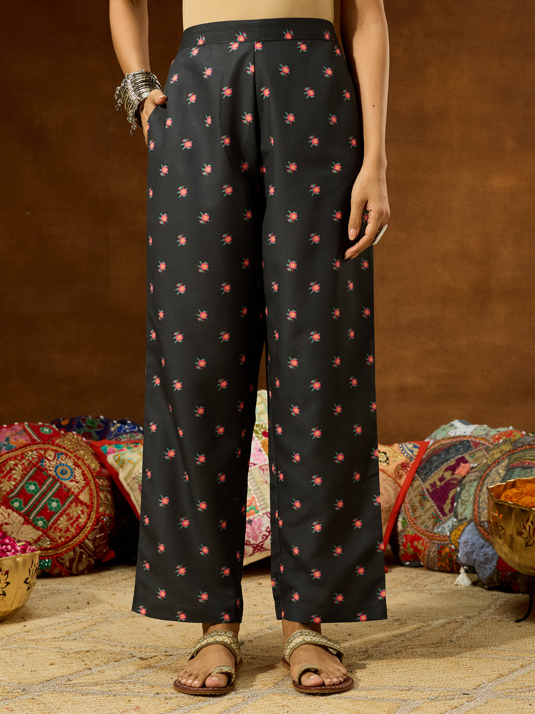 Ninnique Women's Black Cotton Blend Floral Printed Straight Kurta Set