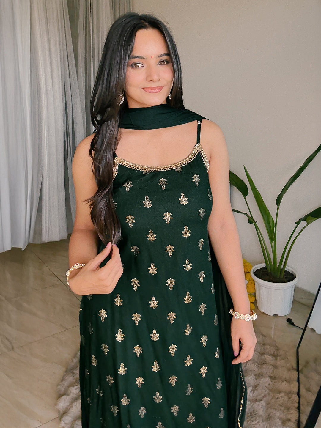 Ninnique Women's Dark Green Rayon Embellished Foil Printed Straight Kurta Set